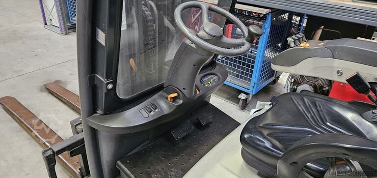 Electric 3-wheel forklift Crown SC 5360