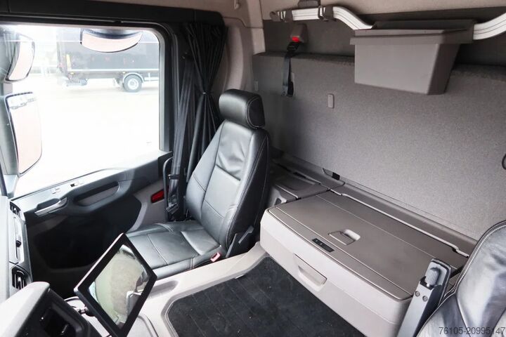 Box body Scania P320 4x2 Bak + Dhollandia Klep 2000 KG + bed