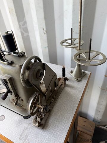 PFAFF 122-6B S Sewing machine for upholstery leather with triple transport PFAFF 122-6B S Maszyna do szycia skóry tapicerki transport potrójny PFAFF 122-6B S Maszyna do szycia skóry tapicerki transport potrójny