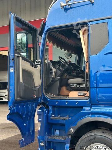 Standard tractor unit MAN TGX 18.640 4x2 LL Retarder/LCS/ACC/EBA/LDW/LED