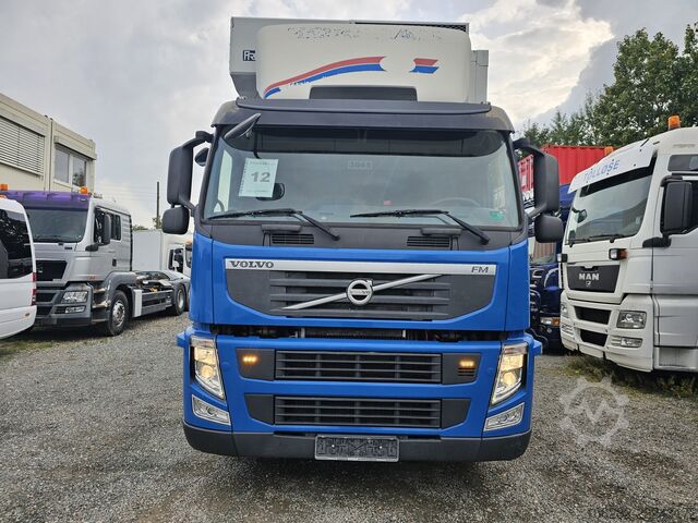 Refrigerated truck Volvo FM330 Multizone Lenk u. Kühlkoffer