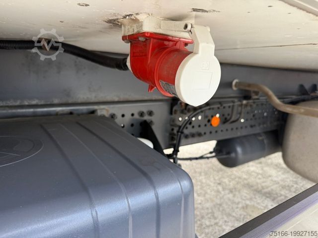 Refrigerated truck MERCEDES-BENZ ANTOS 1830 L Kühlkoffer 7,70 m LBW 1,5 T*BI-Zone