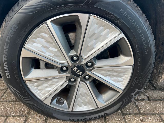 Van KIA Soul e-Soul DynamicLine 64 kWh LED Navi Kamera