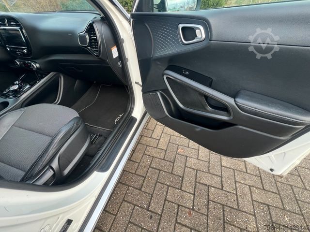 Van KIA Soul e-Soul DynamicLine 64 kWh LED Navi Kamera