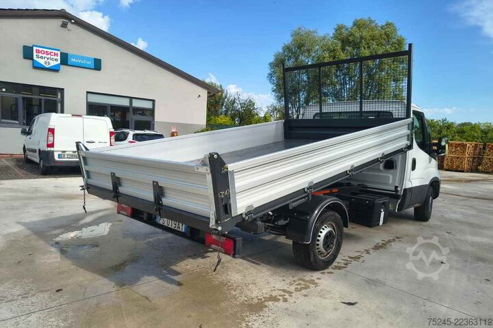 Three-way tipper van Iveco DAILY 35S 12 2.3 RIBALTABILE TRILATERALE