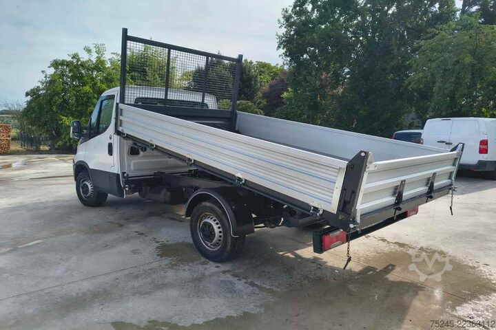 Three-way tipper van Iveco DAILY 35S 12 2.3 RIBALTABILE TRILATERALE