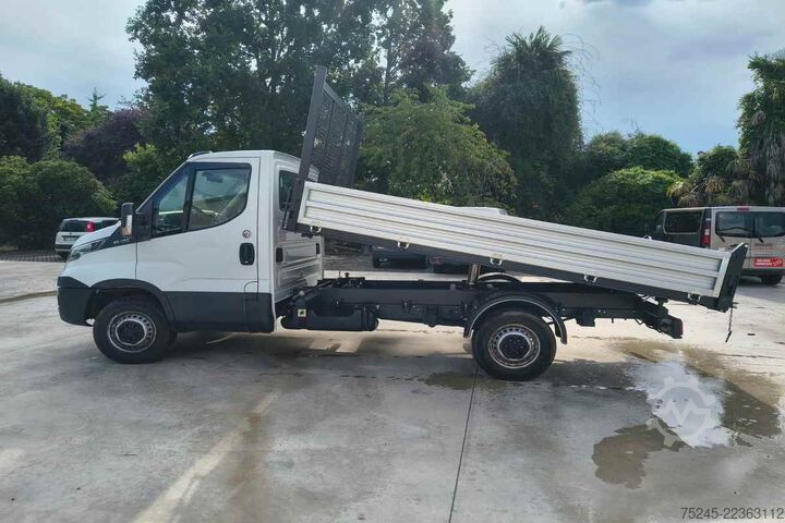 Three-way tipper van Iveco DAILY 35S 12 2.3 RIBALTABILE TRILATERALE