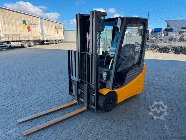 Frontstapler JUNGHEINRICH EFG 215 / Triplex: 4.25m! / SS / nur 2.865h!