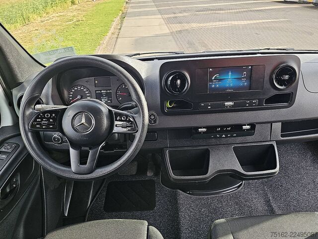 Suitcase MERCEDES-BENZ SPRINTER 515 Bakwagen Laadklep!