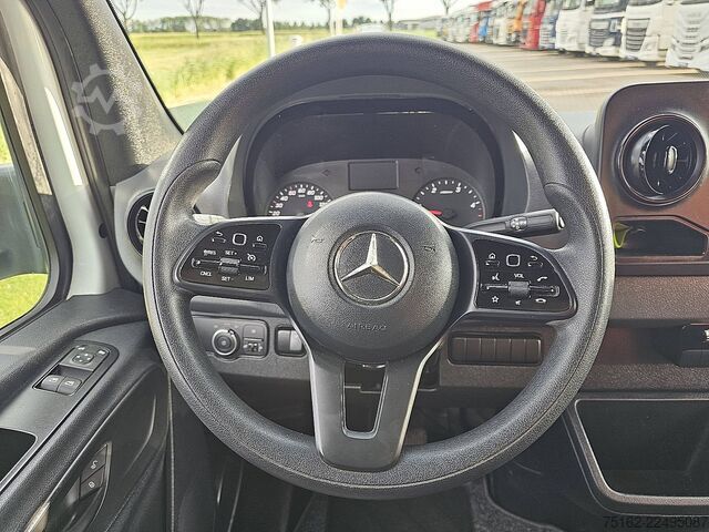 Suitcase MERCEDES-BENZ SPRINTER 515 Bakwagen Laadklep!