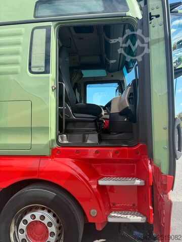 Volume tractor unit MAN TGX 18.460 XXL LLS-U 2 TANKS STANDKLIMA