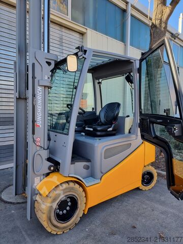 Forklift Jungheinrich, erst 160 Stunden EFG S30