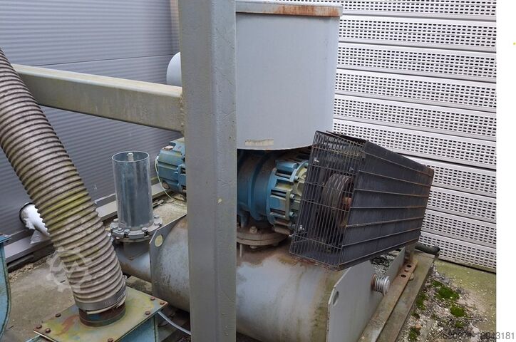 Aluminium-Schüttgutsilos, 4 x 25000 l.