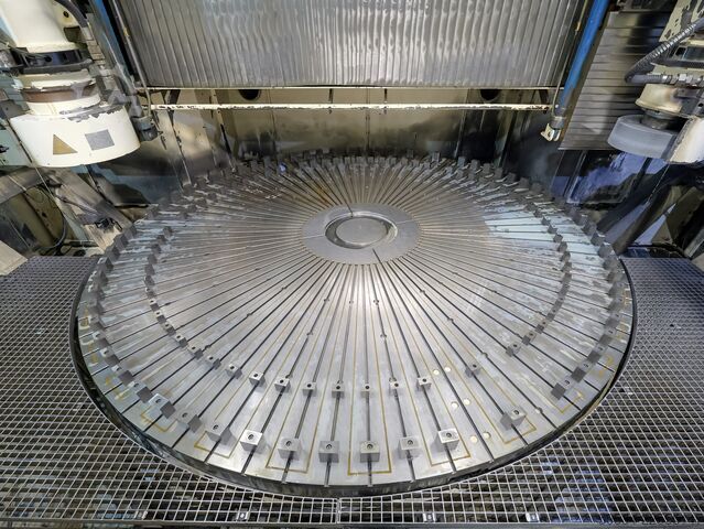 Vertikales CNC-Präzisions-Schleifzentrum KMT LIDKÖPPING VGG 4000
