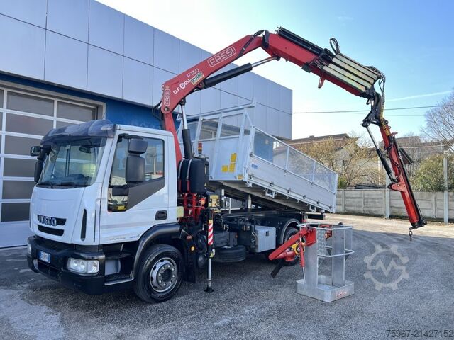 Three-way tipper truck with crane Iveco Eurocargo 140e22