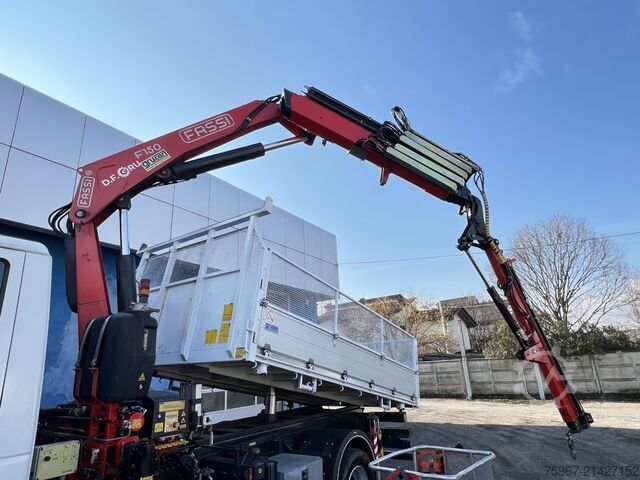 Three-way tipper truck with crane Iveco Eurocargo 140e22