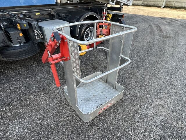 Three-way tipper truck with crane Iveco Eurocargo 140e22