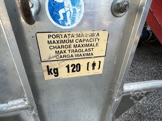 Three-way tipper truck with crane Iveco Eurocargo 140e22