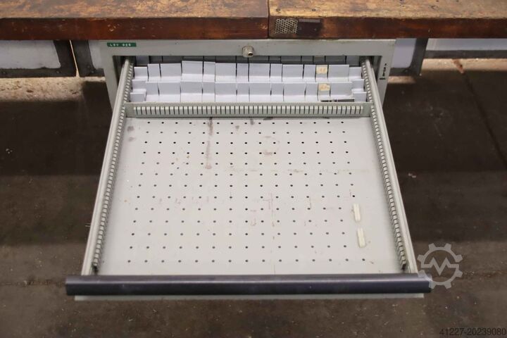 Werkbank mit Schraubstock unbekannt 3000/790/H850 mm