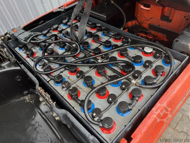 Electric 3-wheel forklift Linde E16-01