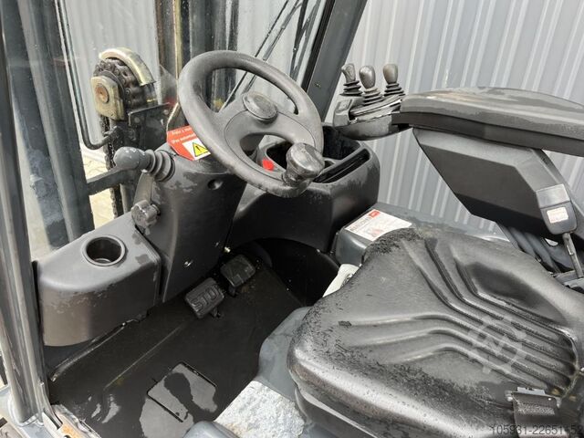 Electric 3-wheel forklift Linde E16-01