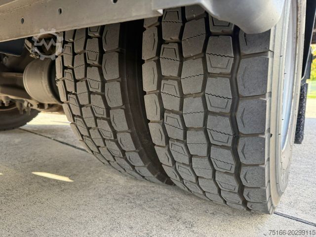 Box truck MERCEDES-BENZ ATEGO 1023 L Koffer 6,20 m LBW 1,5 T*Klima*AHK