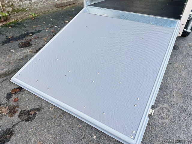 Kofferanhänger Variant 1315 C2 EDITION | RAMPE | SEITENTÜR 258X148X157CM 1350KG KOFFERANHÄNGER