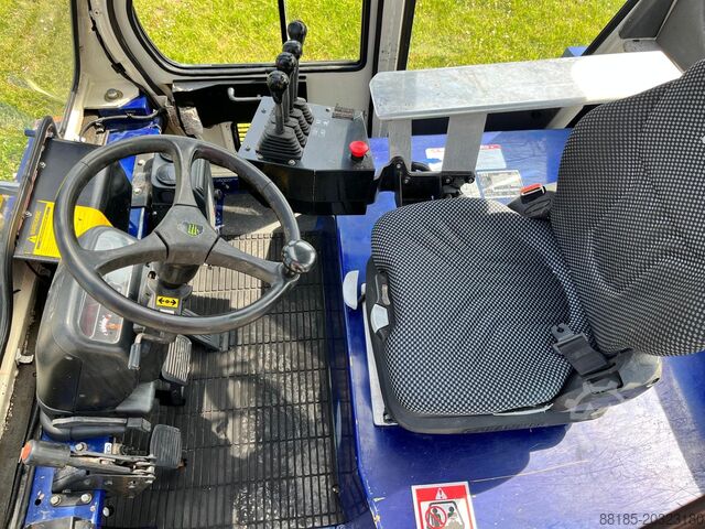 Four-wheel forklift Caterpillar DP70