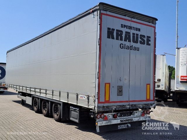 Auflieger mit Pritsche & Plane Schmitz Cargobull Curtainsider Mega Getränke