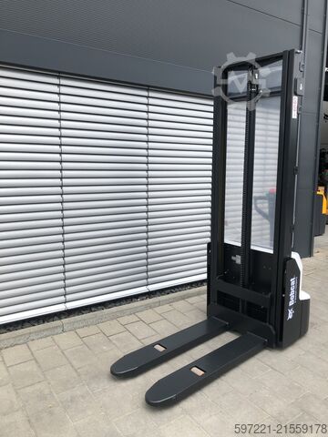 Palettenstapler Bobcat LSM12N NEUGERÄT!!!