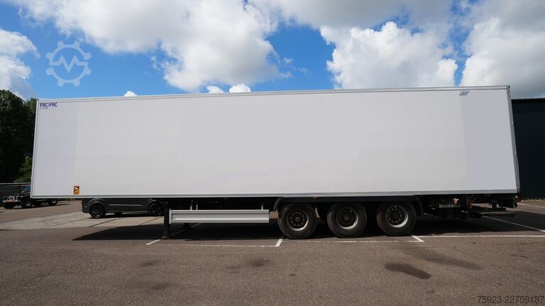 Refrigerated/frozen transport LAMBERET 3 Axle frigo trailer Carrier Vector 1950 Bi-Temp
