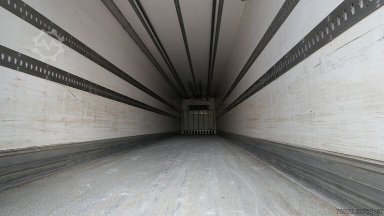 Refrigerated/frozen transport LAMBERET 3 Axle frigo trailer Carrier Vector 1950 Bi-Temp