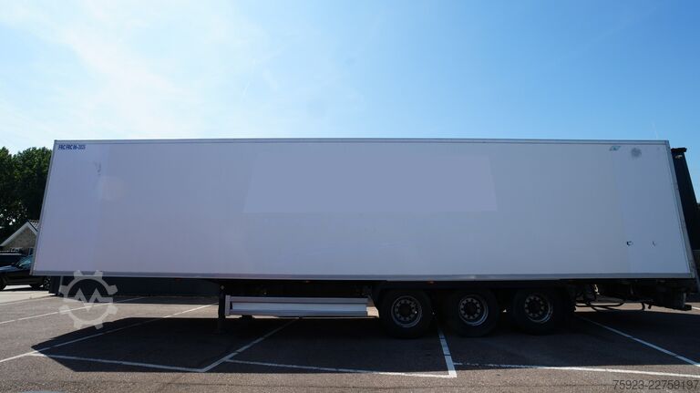 Refrigerated/frozen transport LAMBERET 3 Axle frigo trailer Carrier Vector 1950 mt Bi-...