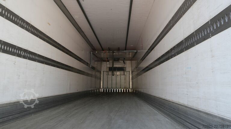 Refrigerated/frozen transport LAMBERET 3 Axle frigo trailer Carrier Vector 1950 mt Bi-...