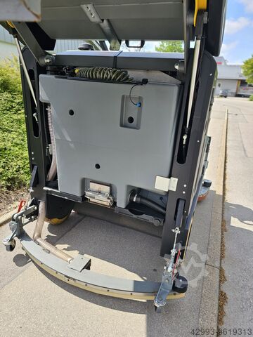 Ride-on combination machine scrubber dryer Kärcher B 300Ri Diesel