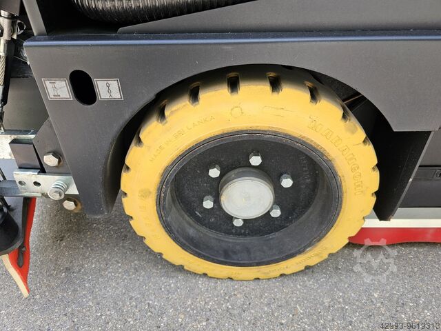 Ride-on combination machine scrubber dryer Kärcher B 300Ri Diesel