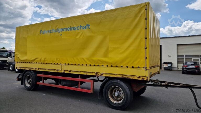 Open trailer with tarp  Kögel