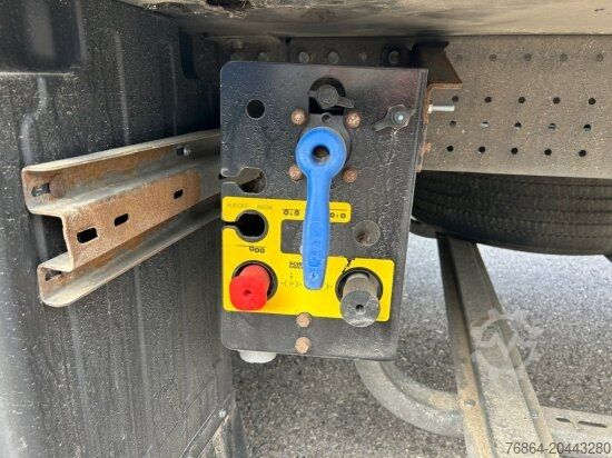 Low loader semitrailer SCHMITZ SCB S3B KüHLAUFLIEGER, TK SLXI 300