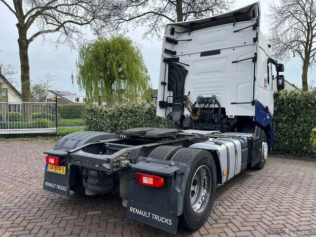 Standard-SZM Renault T 440