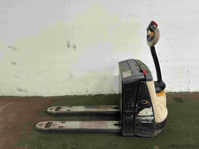 Electric Pallet Truck Crown WP 3015