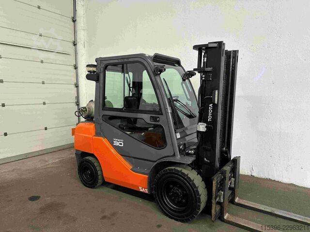 LPG Forklifts Toyota 02-8FGF30