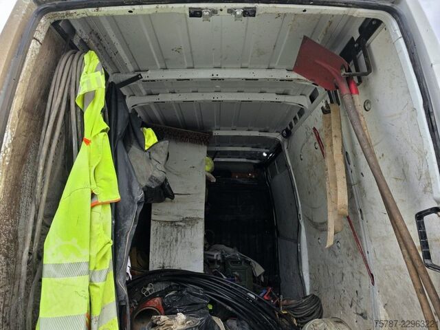 High top van IVECO 35S16 HiMatic, Klima Automat, 1+2 Sitzer, AHK