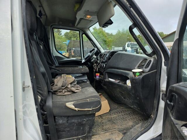 High top van IVECO 35S16 HiMatic, Klima Automat, 1+2 Sitzer, AHK