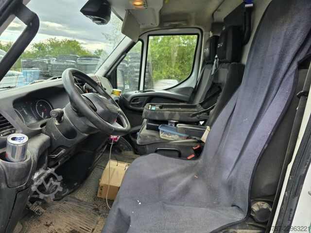 High top van IVECO 35S16 HiMatic, Klima Automat, 1+2 Sitzer, AHK