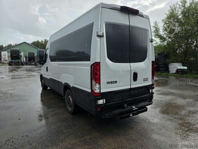 High top van IVECO 35S16, 1+2 Sitzer, Klima Automat, Trennwand, AHK