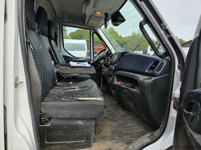 High top van IVECO 35S16, 1+2 Sitzer, Klima Automat, Trennwand, AHK