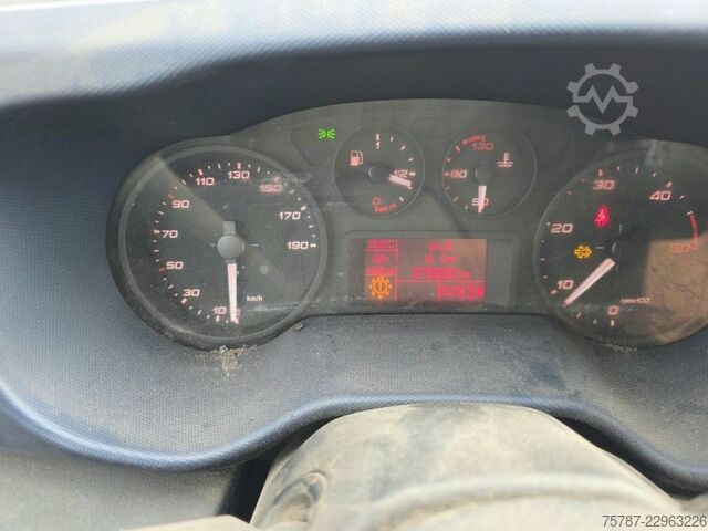 High top van IVECO 35S16, 1+2 Sitzer, Klima Automat, Trennwand, AHK