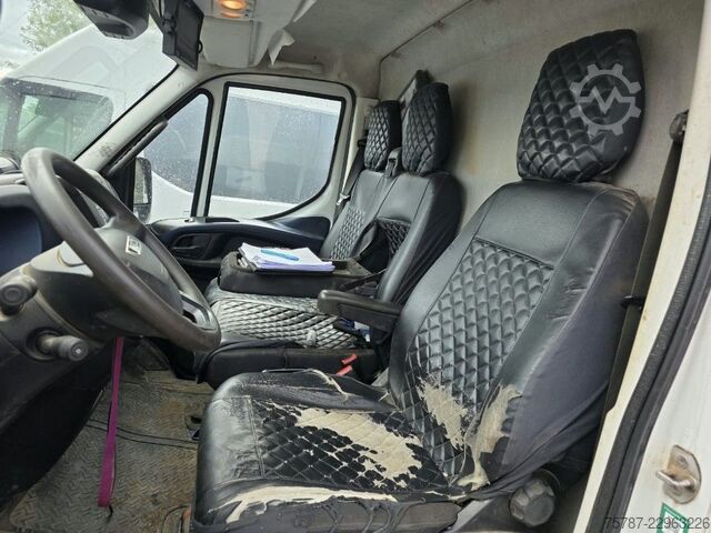 High top van IVECO 35S16, 1+2 Sitzer, Klima Automat, Trennwand, AHK
