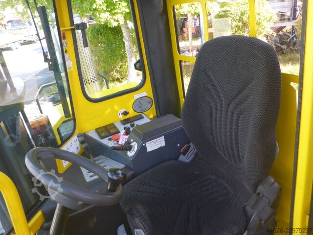 Four-way side loader Combilift C4000