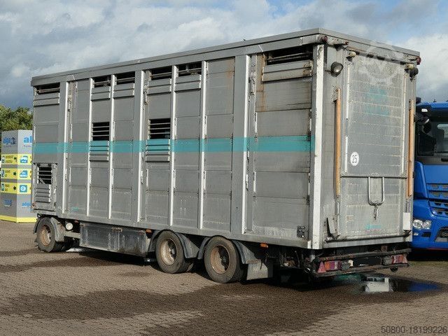 Pferdeanhänger  Bannas AT 24.83, 3 Etagen, Schweine, Liftachse